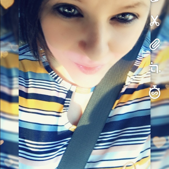 Meet your Posher, Liz - Picture 1 of 4